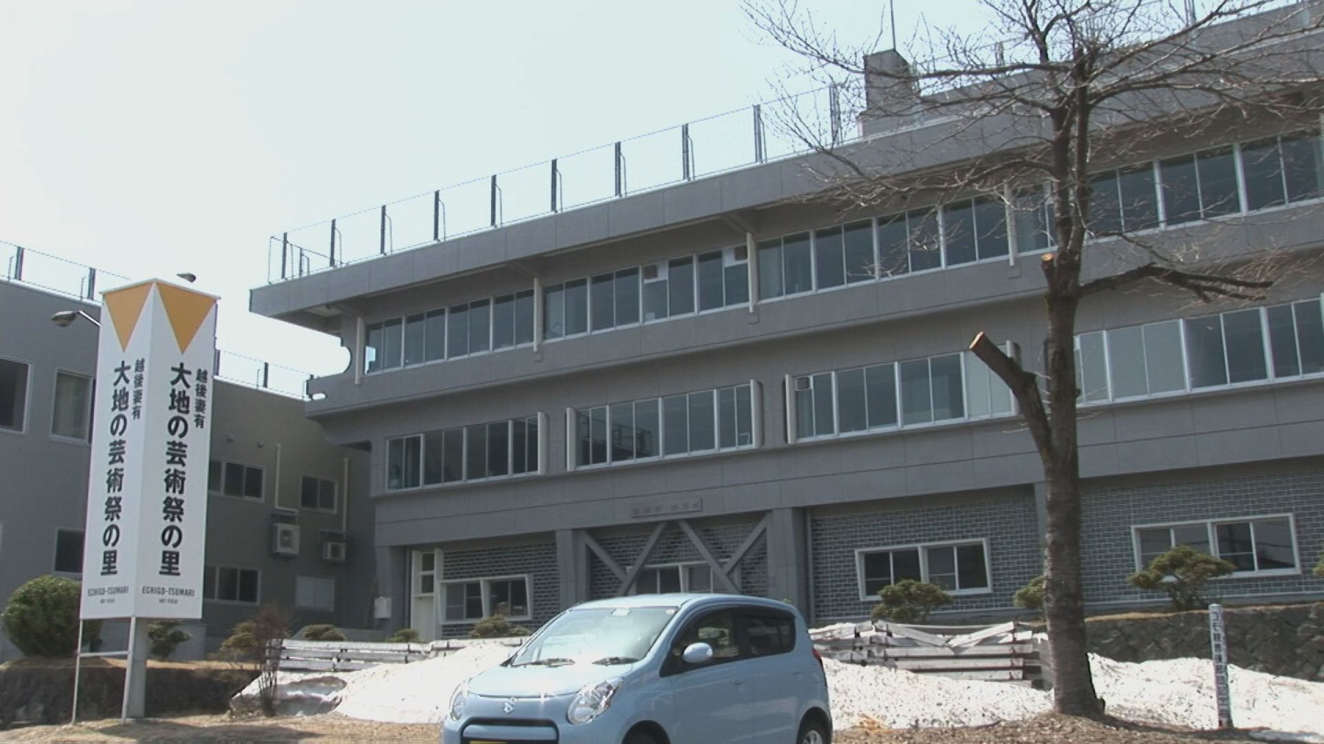 十日町市の57歳職員が女性トイレを盗撮し懲戒免職、40代職員を無免許運転で減給処分【新潟】 2025年10月01日(水)