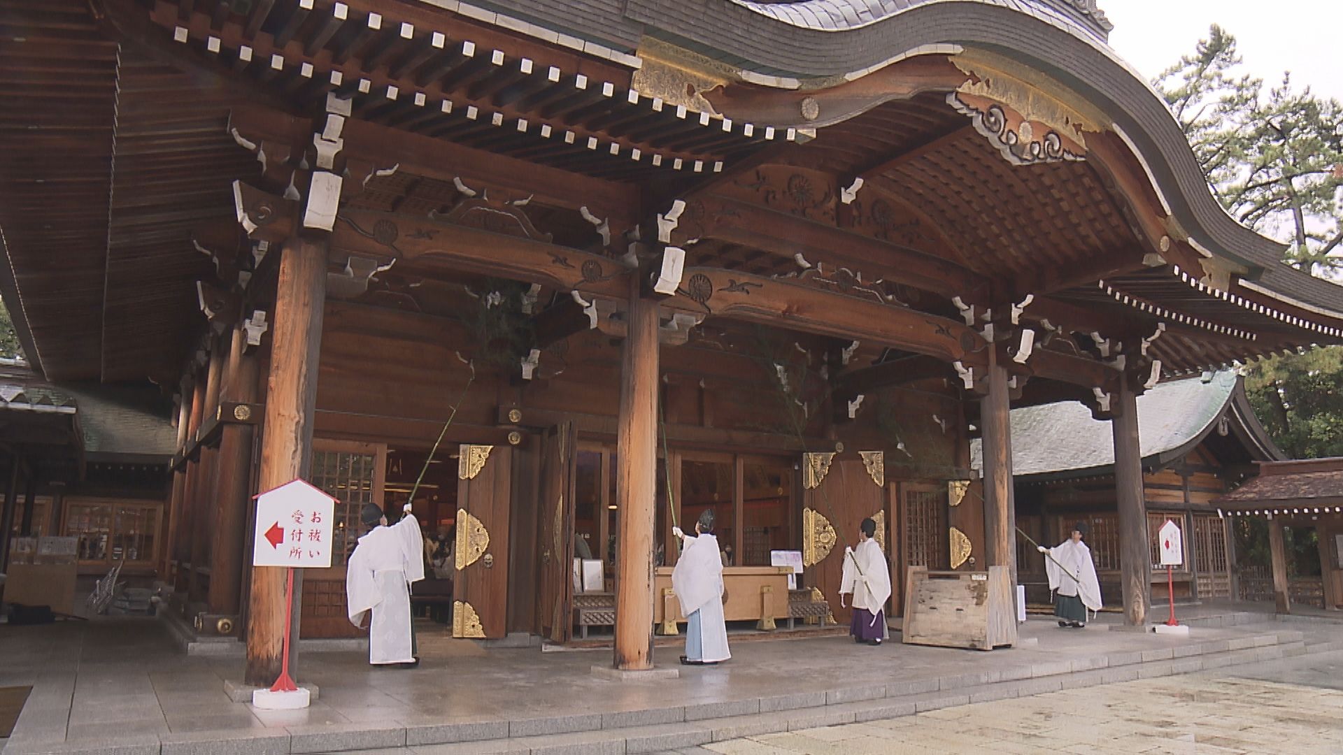 来る年を新たな気持ちで迎える 護国神社で一年間の溜まったほこりを払うすす払い【新潟】 2025年12月07日(日)
