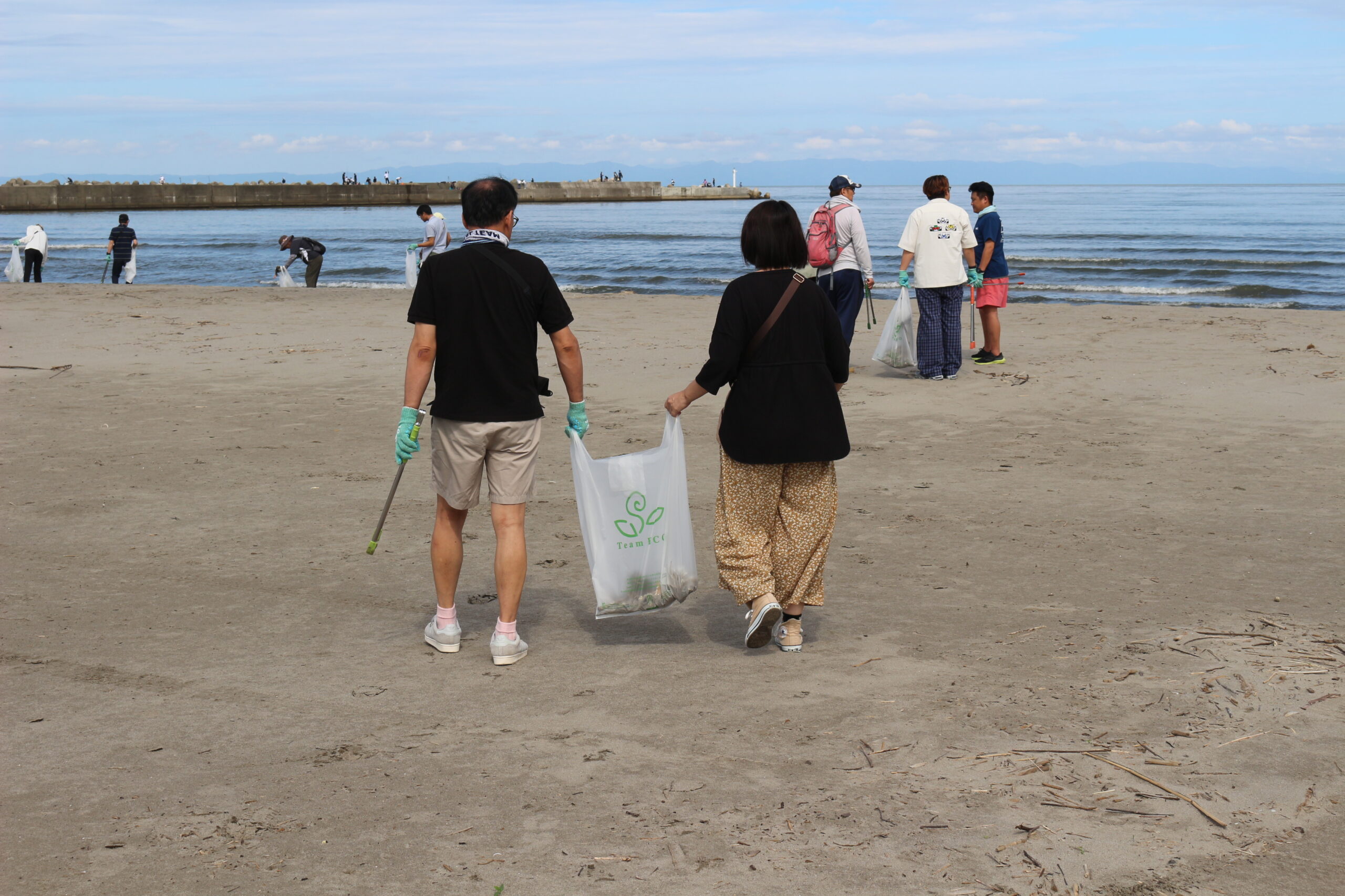 長岡市の寺泊中央海水浴場でTeam ECO Work！を開催🌈
